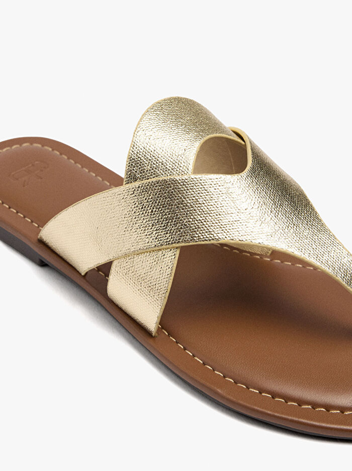 Çapraz Kayışlı Düz Sandalet