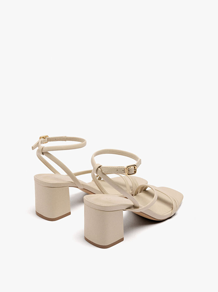 Tek Renk Geniş Topuklu Sandalet