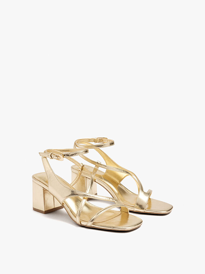 Geniş Blok Topuklu Metalik Sandalet