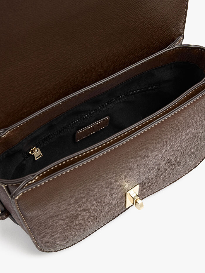 Yumuşak Dokulu Ve Kapaklı Çapraz Çanta