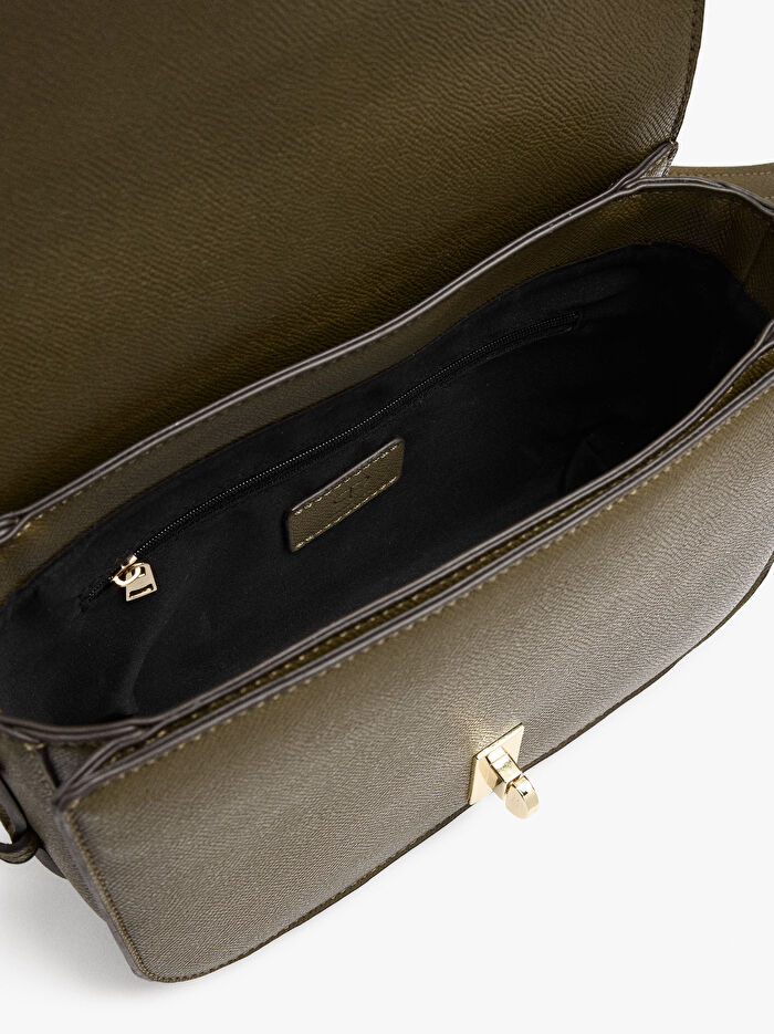 Yumuşak Dokulu Ve Kapaklı Çapraz Çanta