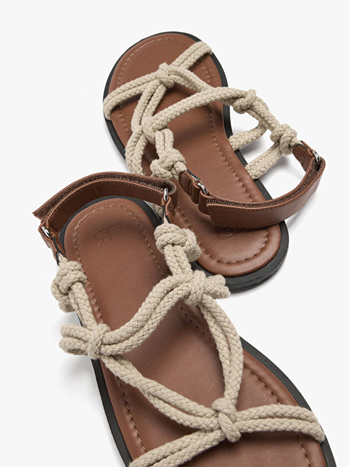 Kordon Askılı Düz Sandalet