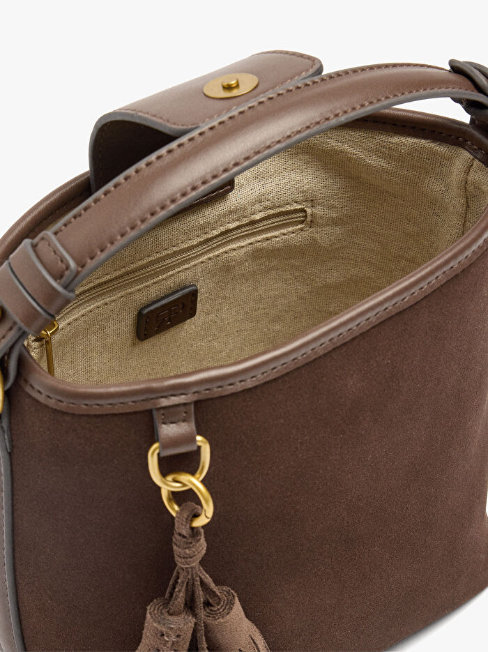 Charm'lı Deri Detaylı Bucket Çanta