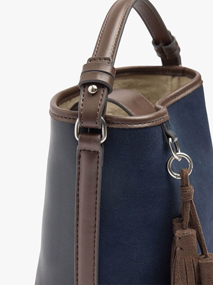 Charm'lı Deri Detaylı Bucket Çanta