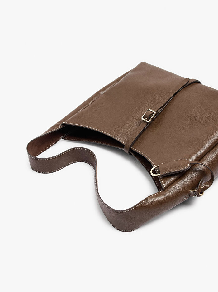 Kayışlı ve Tokalı Omuz Çantası