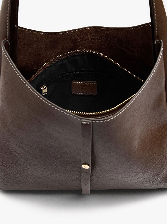 Kayışlı ve Tokalı Omuz Çantası