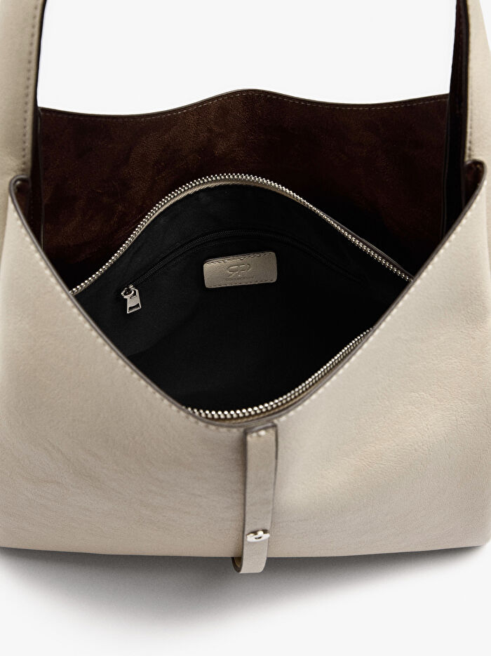 Kayışlı ve Tokalı Omuz Çantası