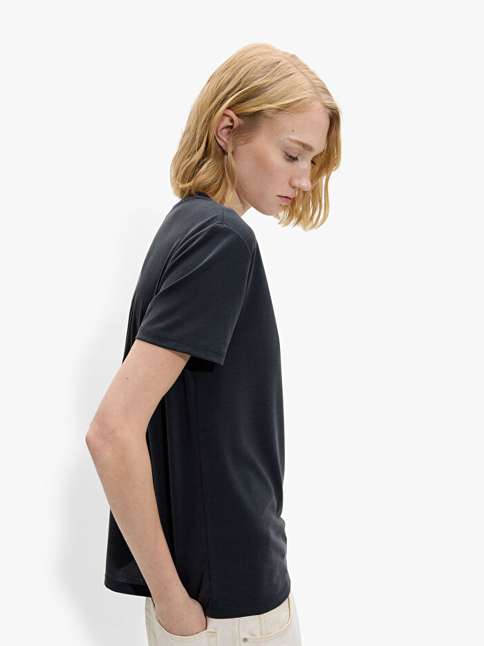 V Yaka Basic T-Shirt