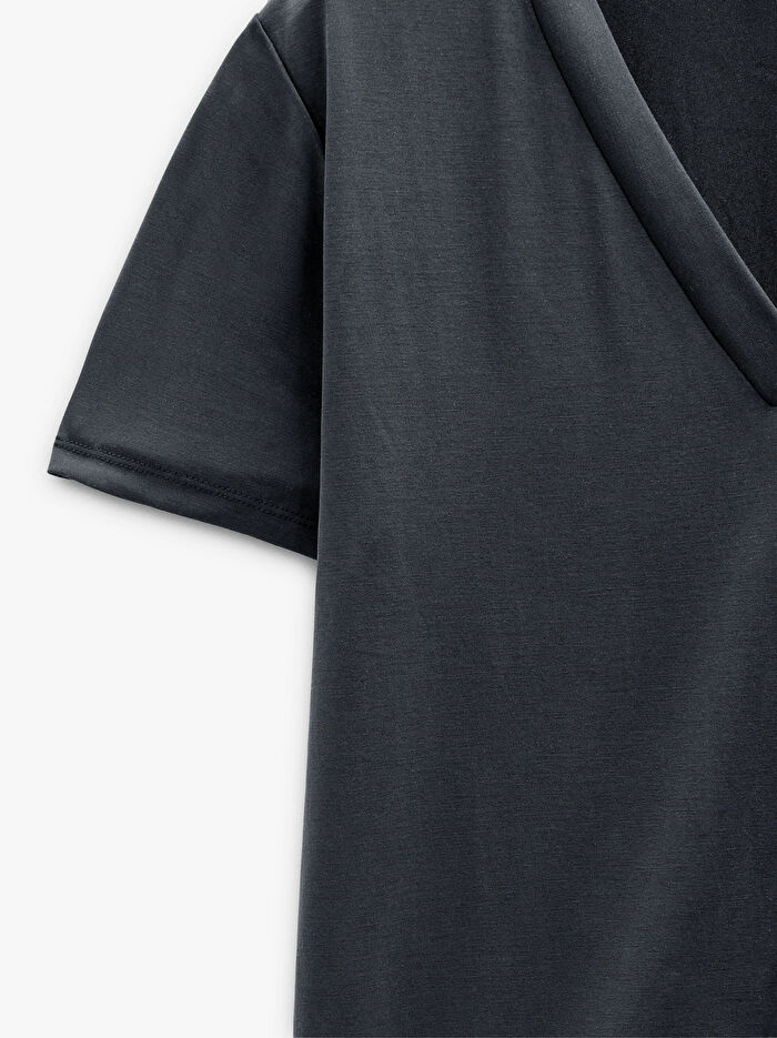 V Yaka Basic T-Shirt