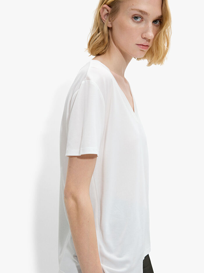 V Yaka Basic T-Shirt