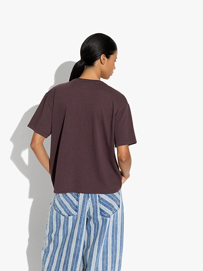 Düğmeli ve Cepli T-Shirt