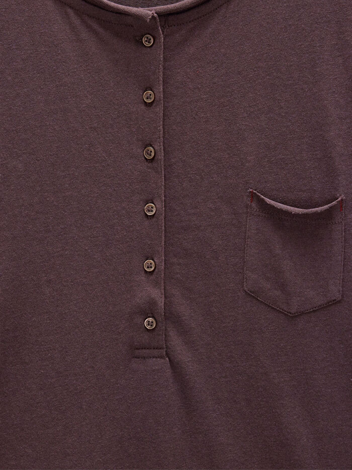 Düğmeli ve Cepli T-Shirt