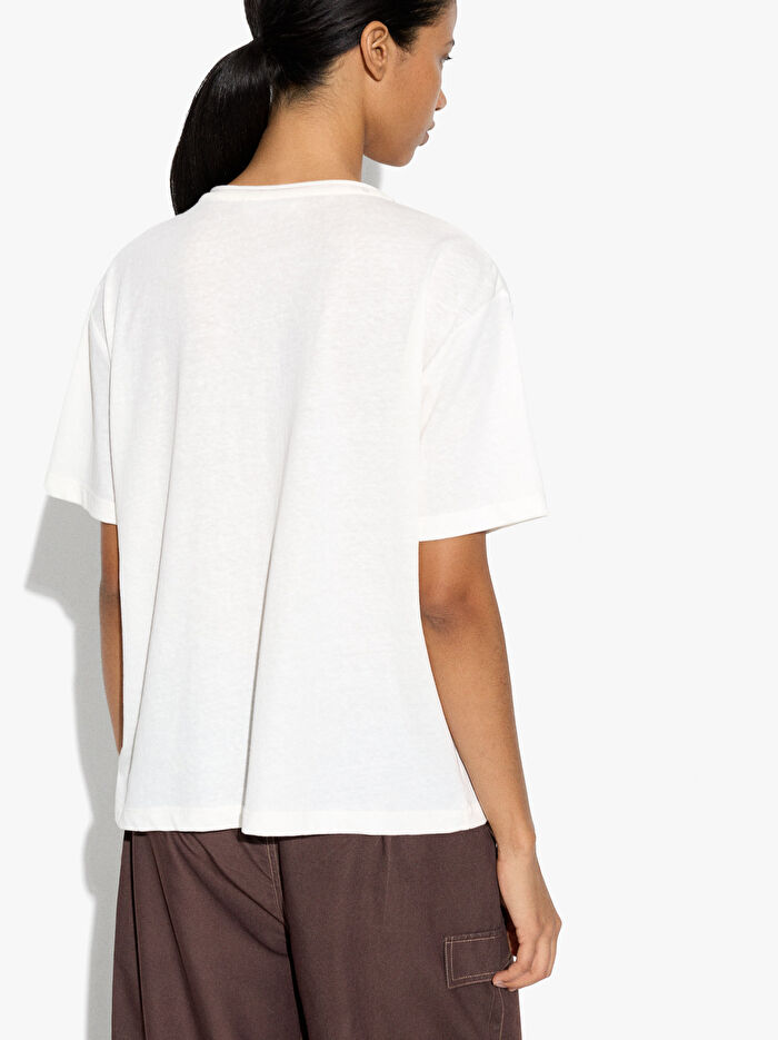 Düğmeli ve Cepli T-Shirt