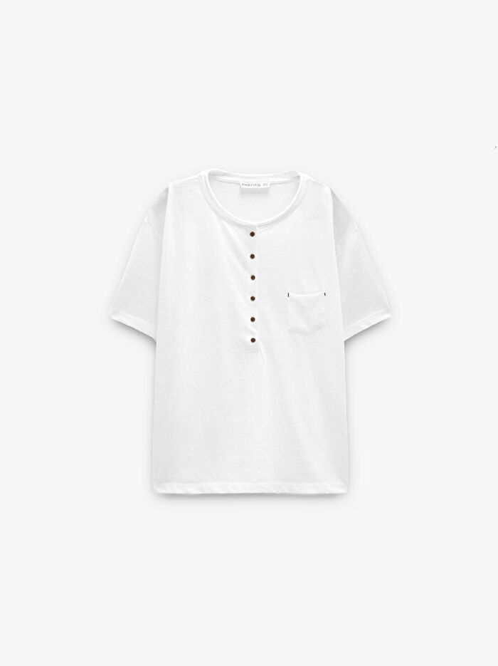 Düğmeli ve Cepli T-Shirt
