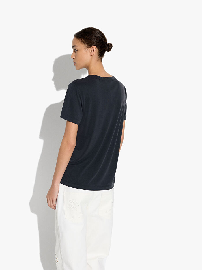 V Yaka T-Shirt