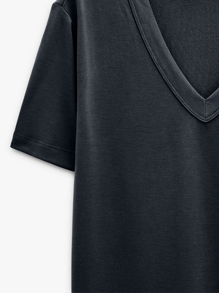 V Yaka T-Shirt