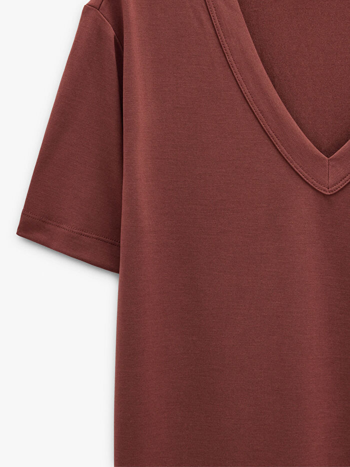 V Yaka T-Shirt
