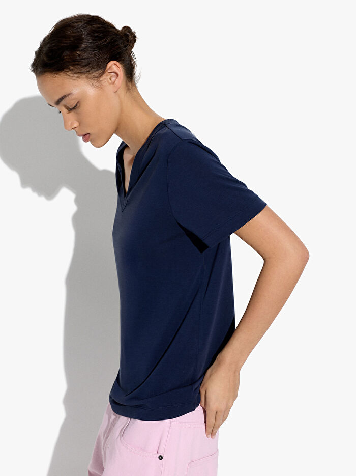 V Yaka T-Shirt