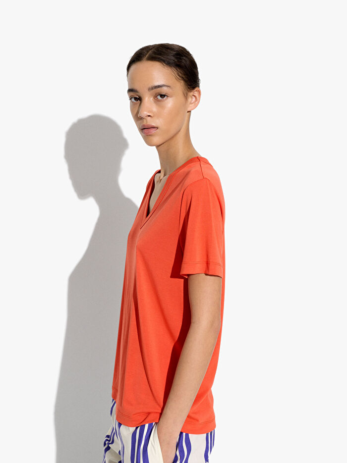 V Yaka T-Shirt