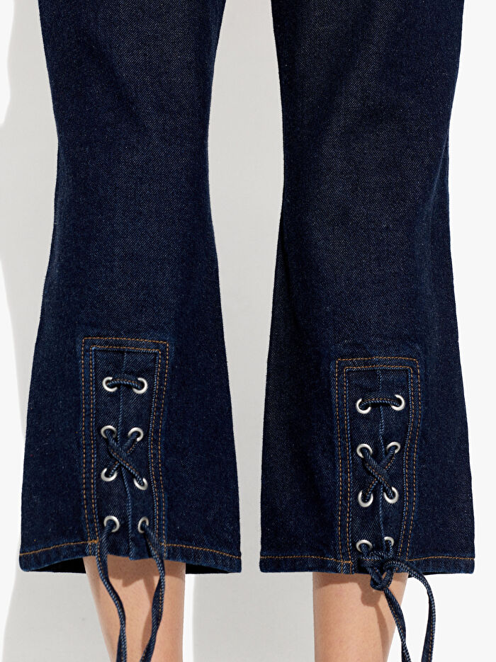 Örme Detaylı Kısa Denim Pantolon