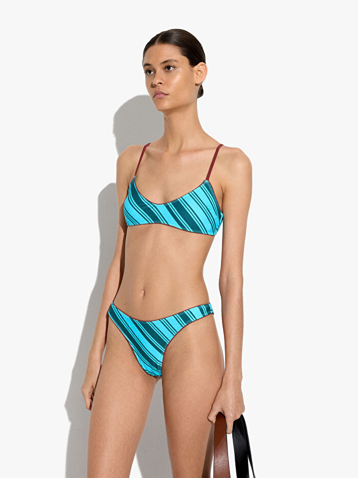 Çizgili Bikini Altı